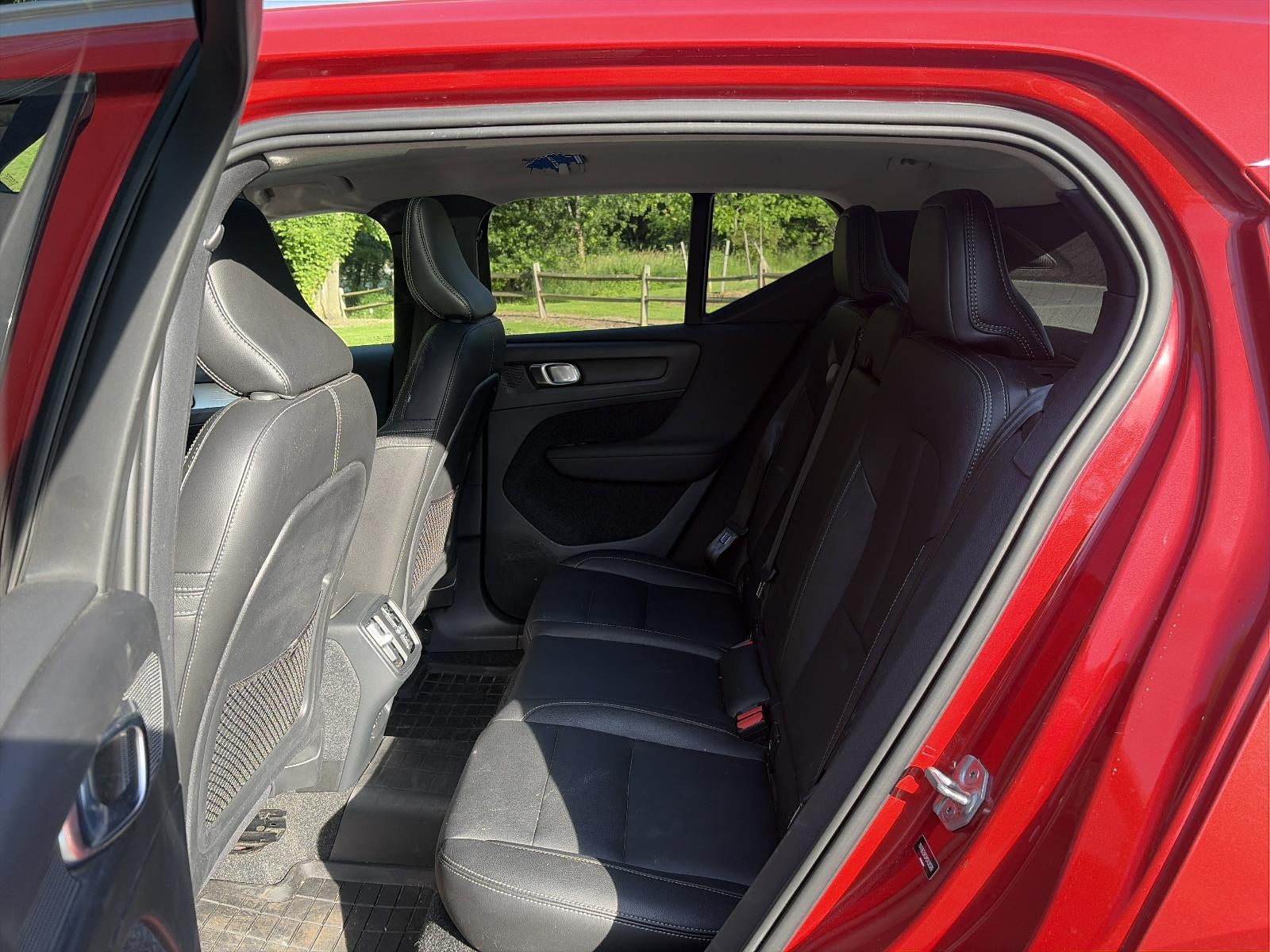 2021 Volvo XC40 T5 AWD Momentum