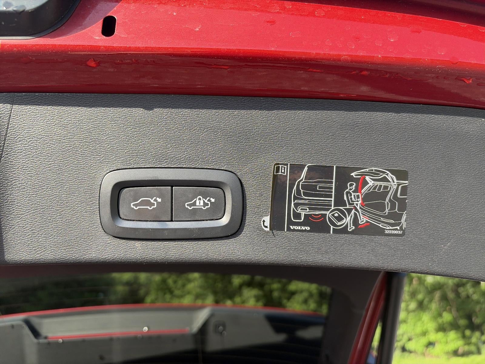 2021 Volvo XC40 T5 AWD Momentum