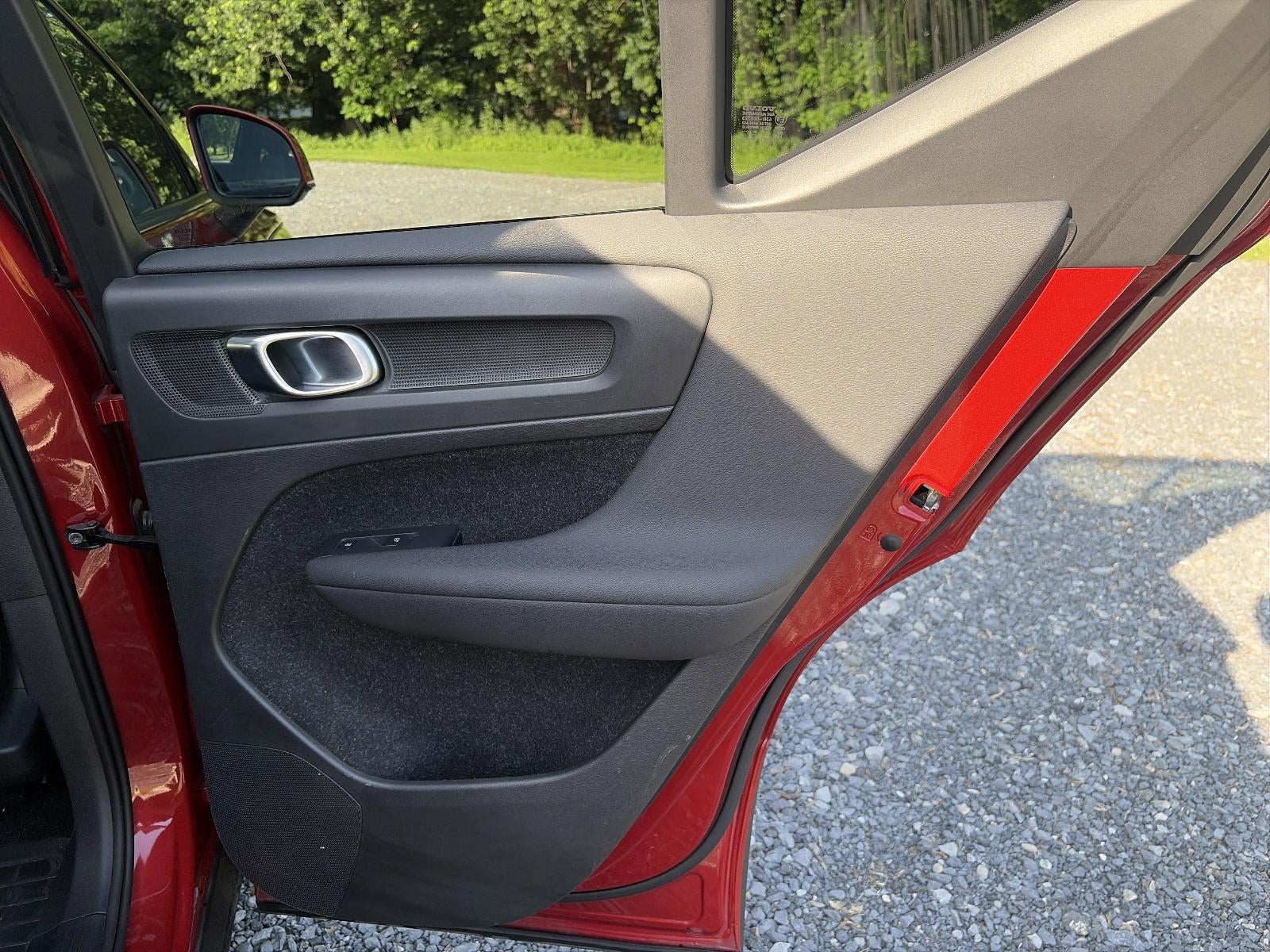 2021 Volvo XC40 T5 AWD Momentum