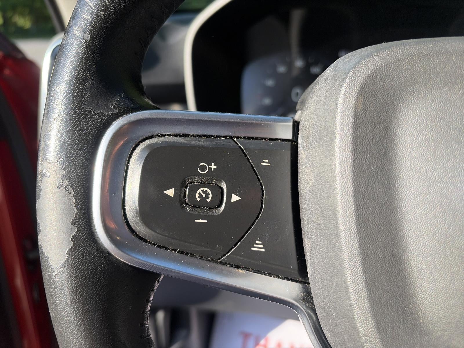 2021 Volvo XC40 T5 AWD Momentum