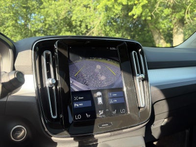 2021 Volvo XC40 T5 AWD Momentum