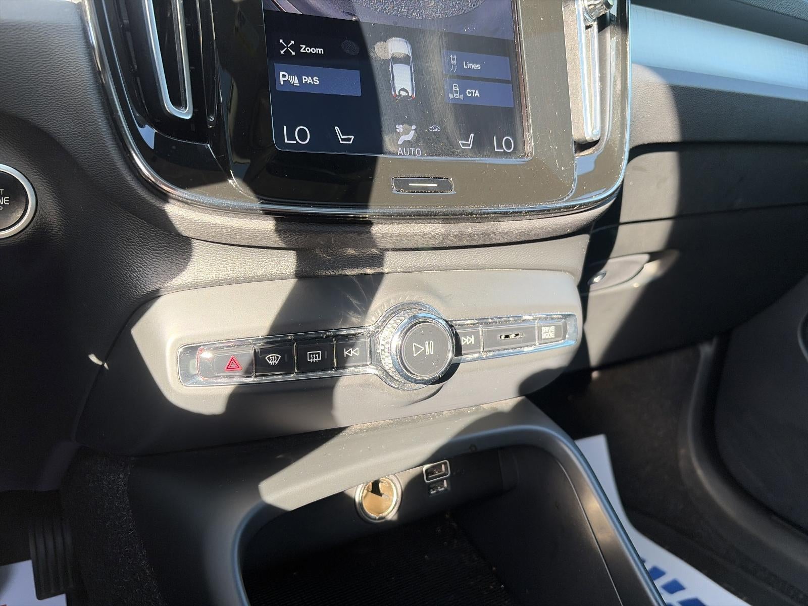2021 Volvo XC40 T5 AWD Momentum