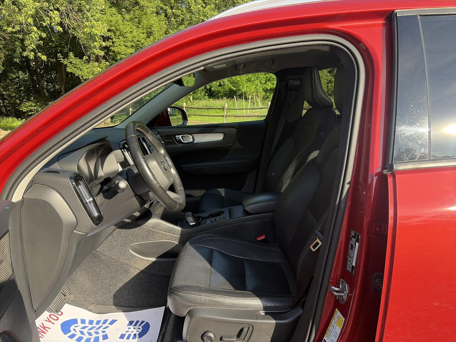 2021 Volvo XC40 T5 AWD Momentum