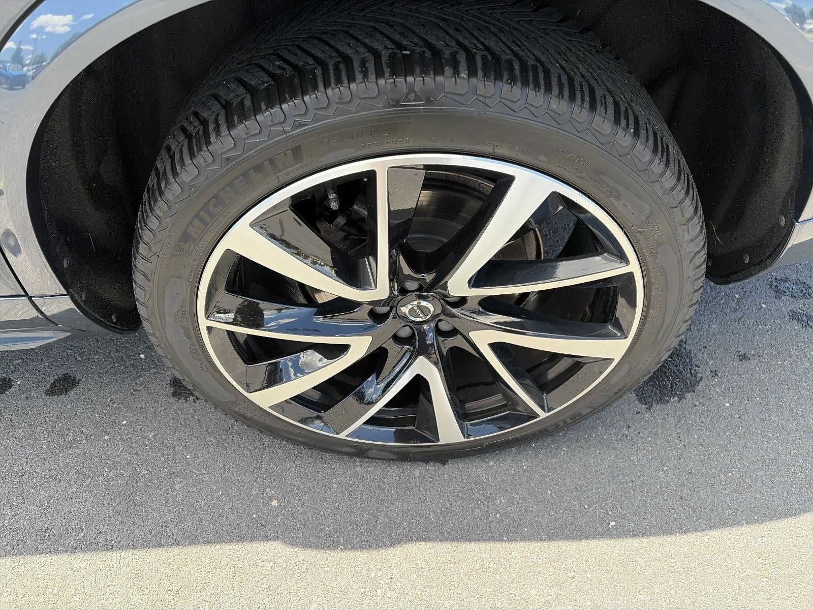 2020 Volvo XC90 T6 AWD Momentum 7 Passenger