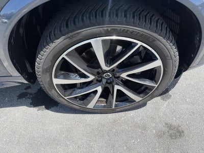 2020 Volvo XC90 T6 AWD Momentum 7 Passenger