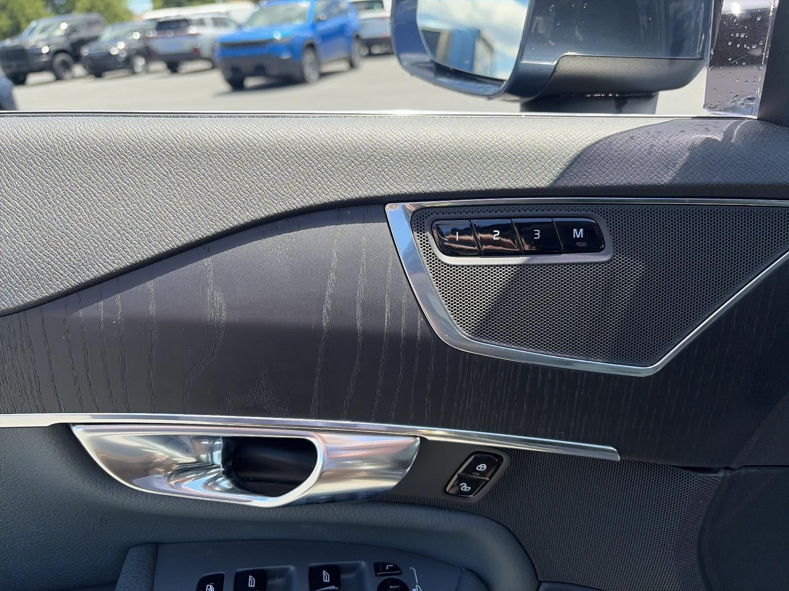 2020 Volvo XC90 T6 AWD Momentum 7 Passenger