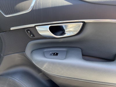2020 Volvo XC90 T6 AWD Momentum 7 Passenger