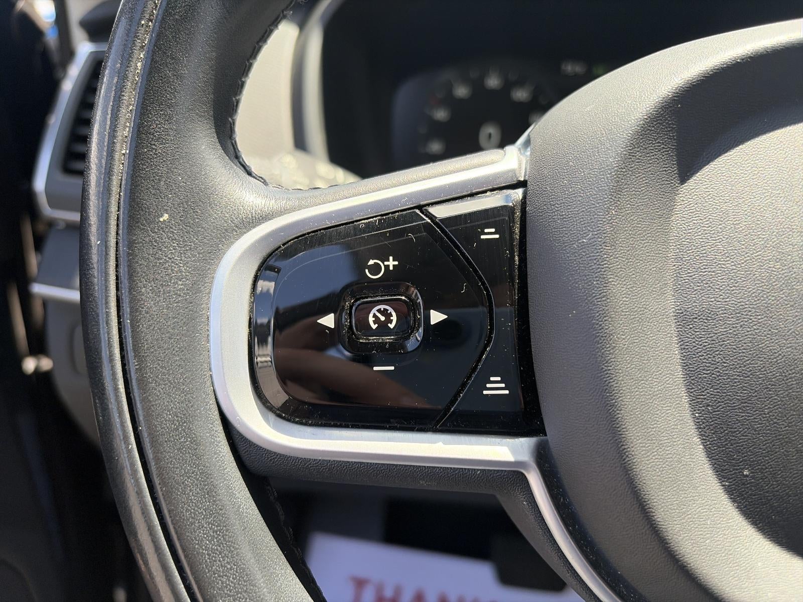 2020 Volvo XC90 T6 AWD Momentum 7 Passenger