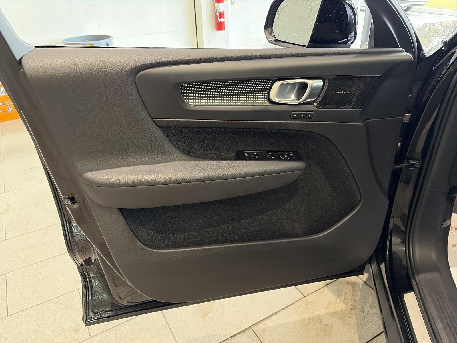 2021 Volvo XC40 Recharge P8 eAWD Pure Electric