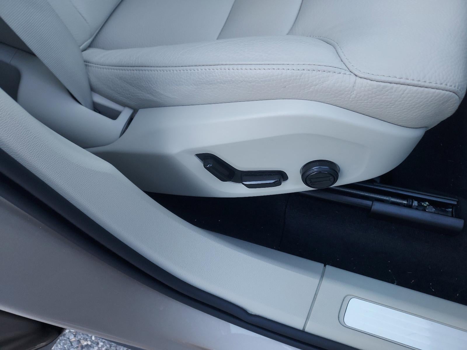 2024 Volvo XC60 B5 AWD Core Dark Theme