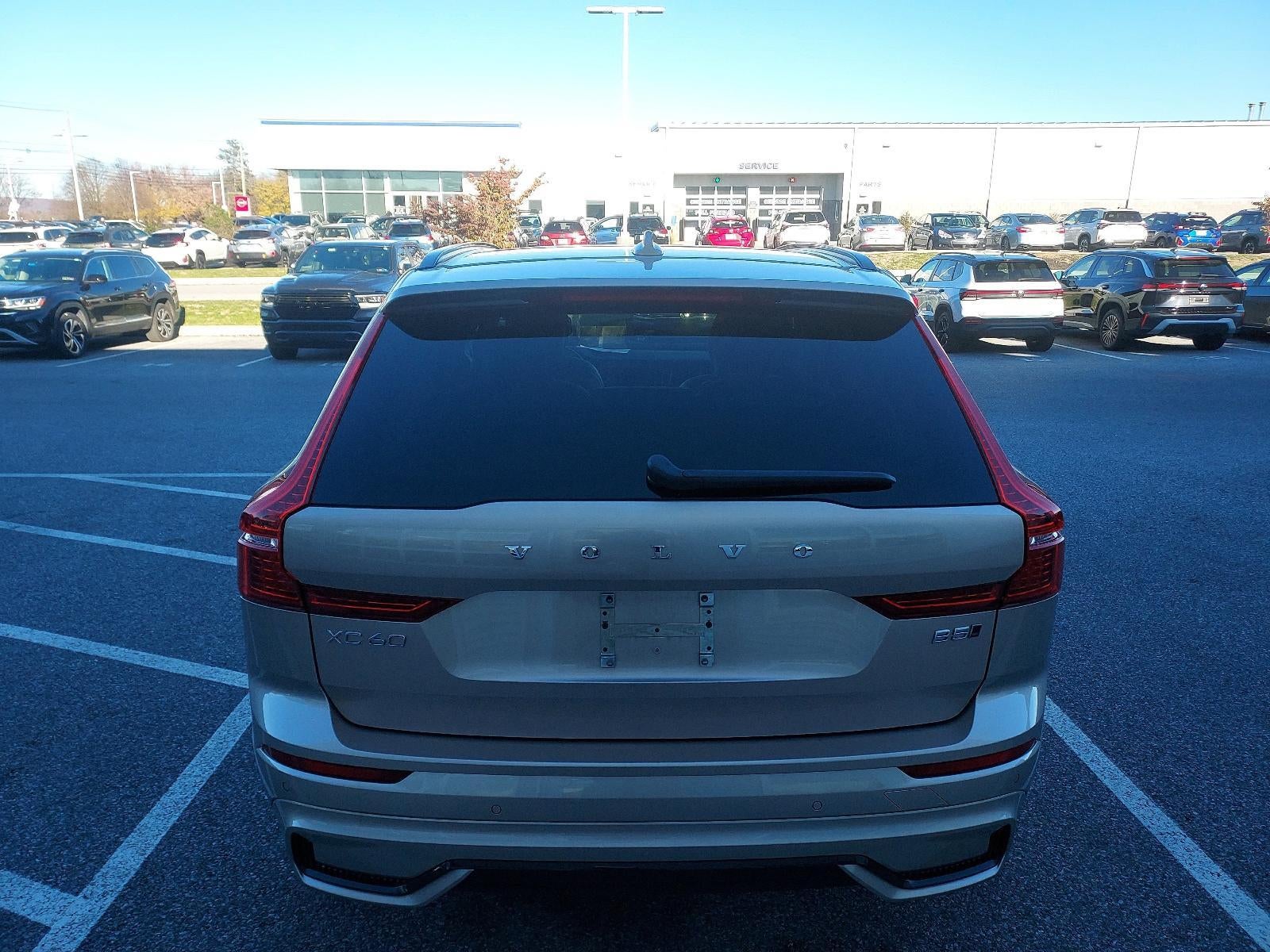 2024 Volvo XC60 B5 AWD Core Dark Theme