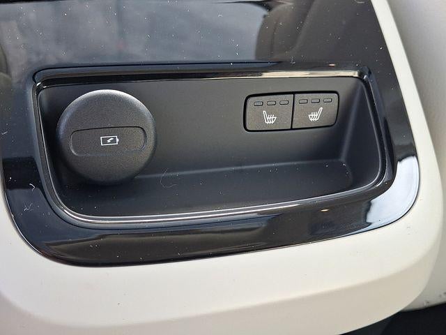 2025 Volvo S60 Plug-In Hybrid T8 AWD Plus