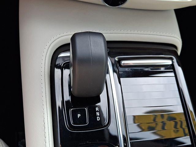 2025 Volvo S60 Plug-In Hybrid T8 AWD Plus