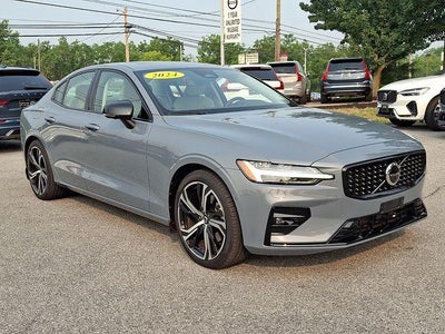 2024 Volvo S60 B5 AWD Plus Dark Theme