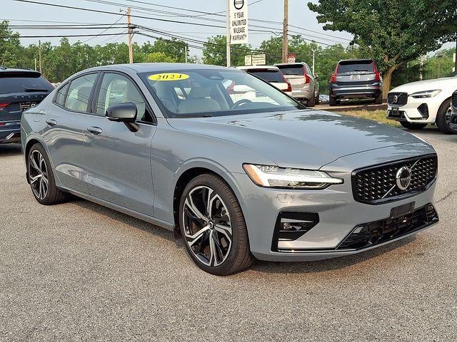 2024 Volvo S60 B5 AWD Plus Dark Theme