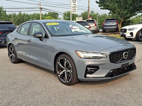 2024 Volvo S60 B5 AWD Plus Dark Theme