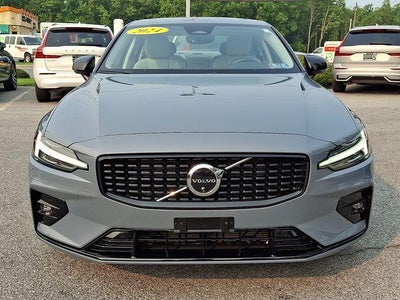 2024 Volvo S60 B5 AWD Plus Dark Theme