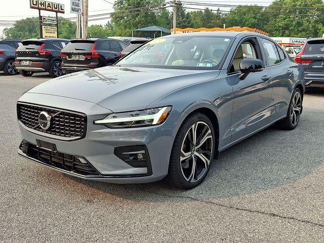 2024 Volvo S60 B5 AWD Plus Dark Theme