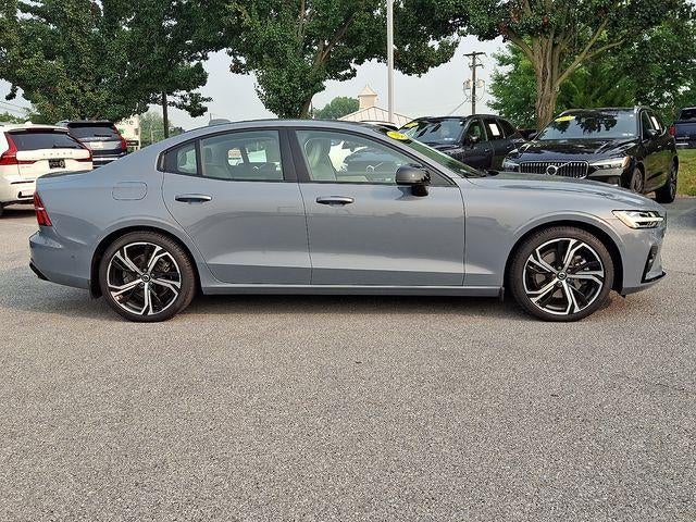 2024 Volvo S60 B5 AWD Plus Dark Theme