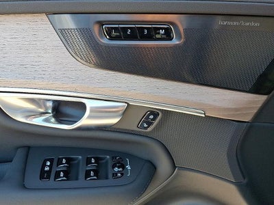 2026 Volvo XC90 B6 AWD Plus 6-Seater