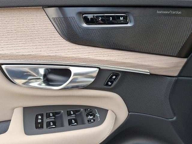 2026 Volvo XC90 B6 AWD Plus 7-Seater