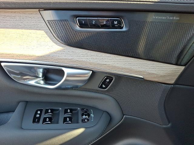 2026 Volvo XC90 B6 AWD Plus 7-Seater