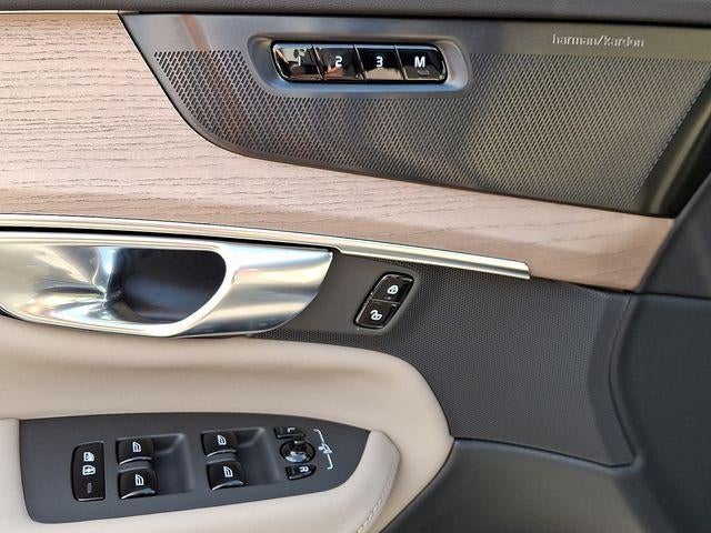 2026 Volvo XC90 B6 AWD Plus 7-Seater