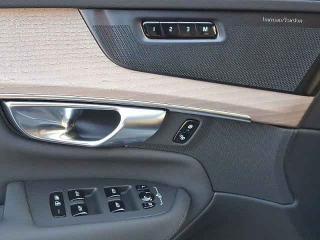 2026 Volvo XC90 B6 AWD Plus 7-Seater