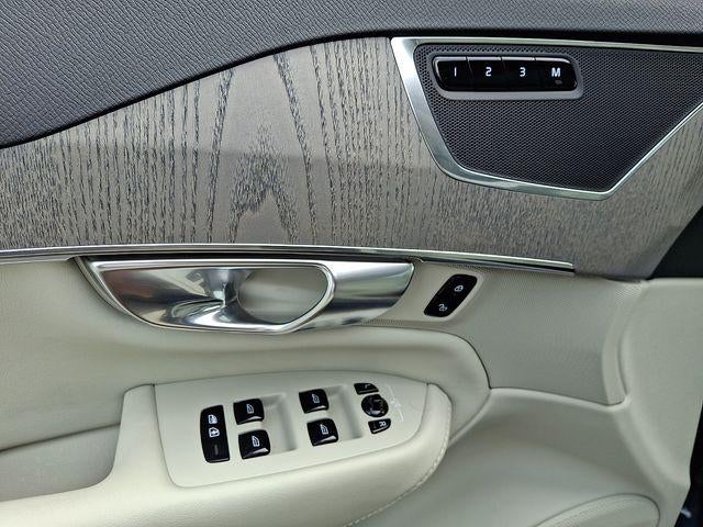 2025 Volvo XC90 B6 AWD Plus 7-Seater