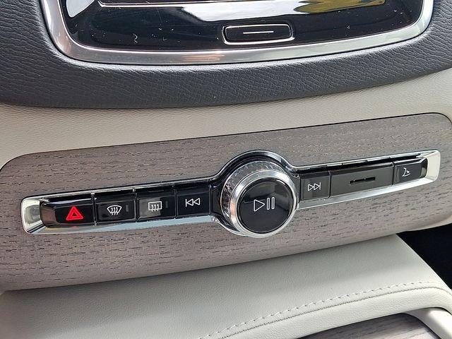 2025 Volvo XC90 B6 AWD Plus 7-Seater