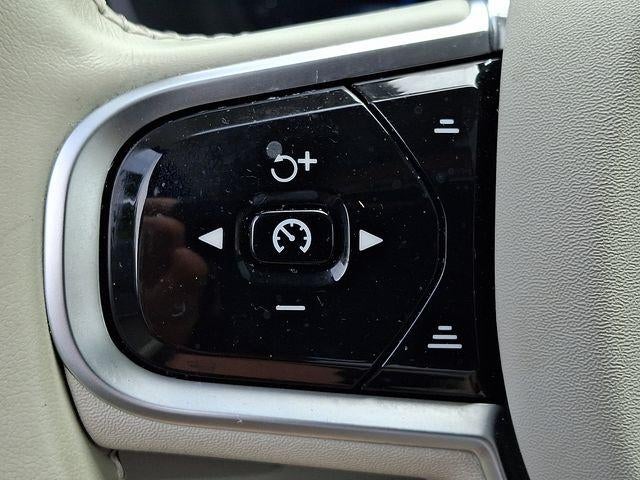 2025 Volvo XC90 B6 AWD Plus 7-Seater