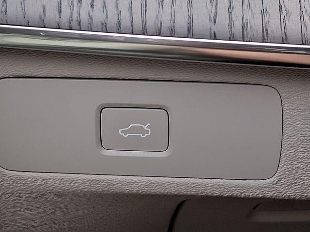 2025 Volvo XC90 B6 AWD Plus 7-Seater