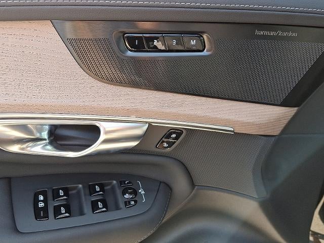 2026 Volvo XC90 B6 AWD Plus 7-Seater