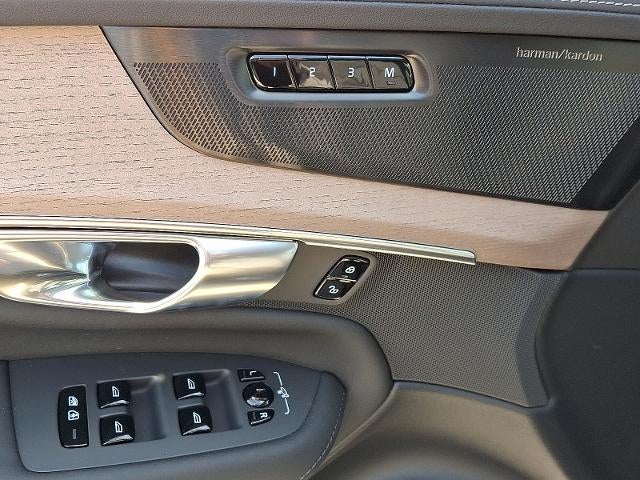 2026 Volvo XC90 B6 AWD Plus 7-Seater