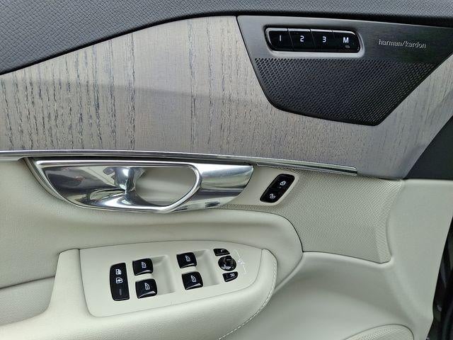 2025 Volvo XC90 B6 AWD Plus 7-Seater