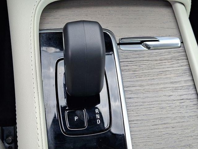 2025 Volvo XC90 B6 AWD Plus 7-Seater