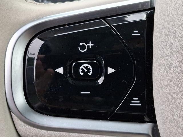 2025 Volvo XC90 B6 AWD Plus 7-Seater