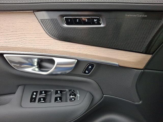 2026 Volvo XC90 B6 AWD Plus 7-Seater