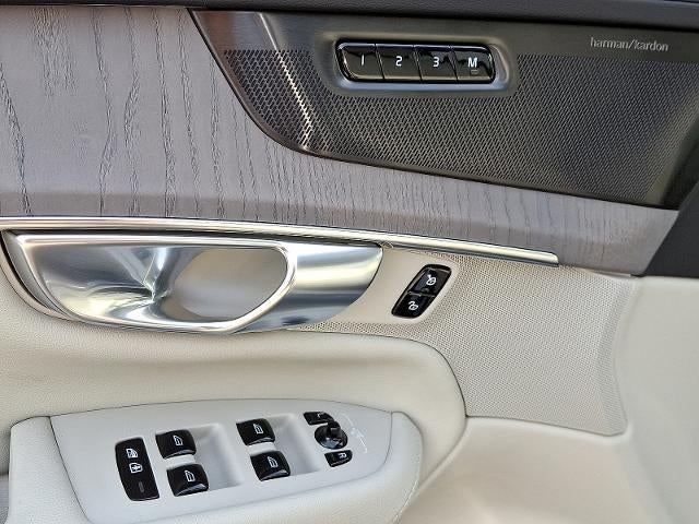 2026 Volvo XC90 B6 AWD Ultra 7-Seater