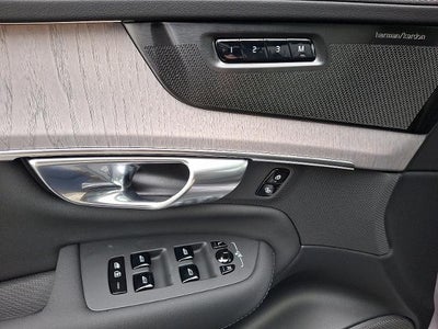 2026 Volvo XC90 B6 AWD Ultra Dark Theme 7-Seater