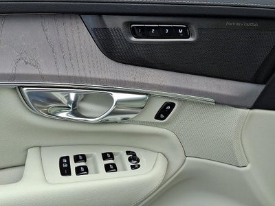 2026 Volvo XC90 B6 AWD Ultra Dark Theme 7-Seater