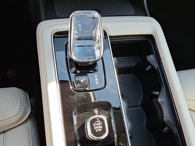 2026 Volvo XC90 B6 AWD Ultra Dark Theme 7-Seater