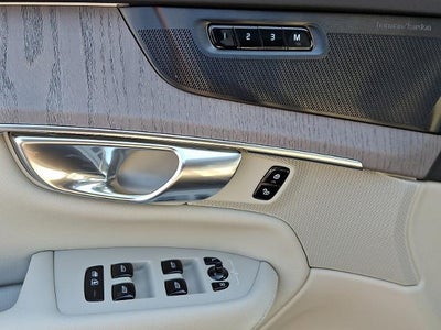 2026 Volvo XC90 B6 AWD Ultra Dark Theme 7-Seater