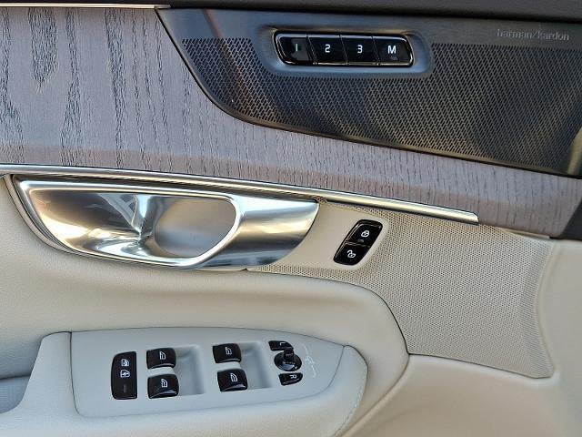 2026 Volvo XC90 B6 AWD Ultra Dark Theme 7-Seater