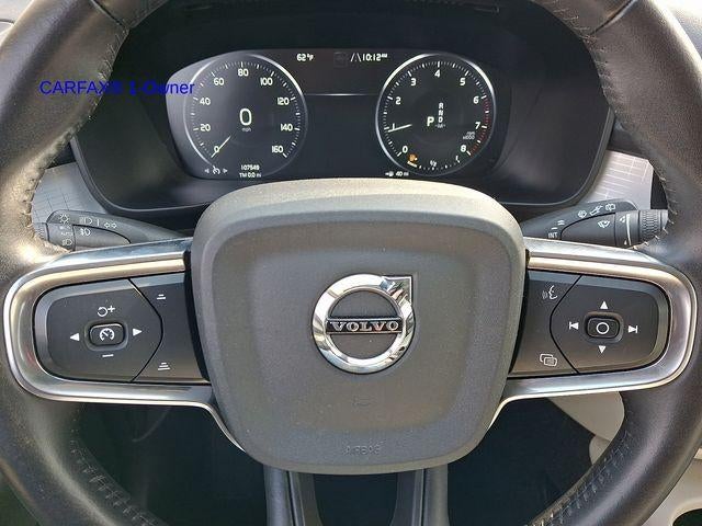 2021 Volvo XC40 T5 AWD Momentum