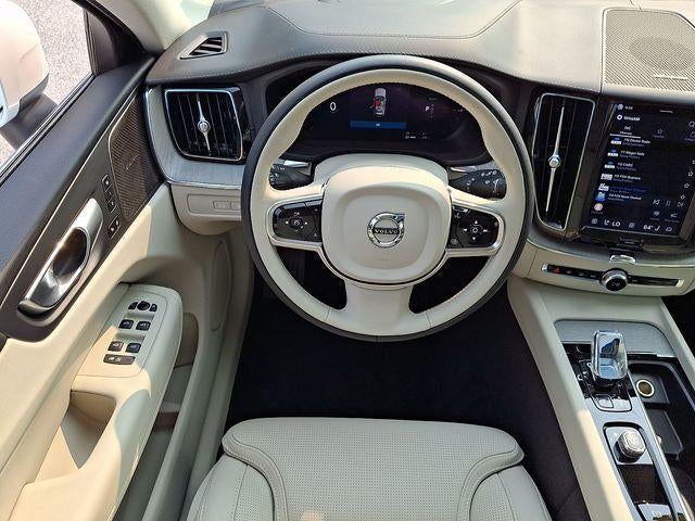 2023 Volvo XC60 Recharge Plug-In Hybrid T8 eAWD PHEV Ultimate Bright Theme