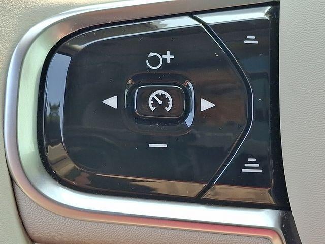2023 Volvo XC60 Recharge Plug-In Hybrid T8 eAWD PHEV Ultimate Bright Theme