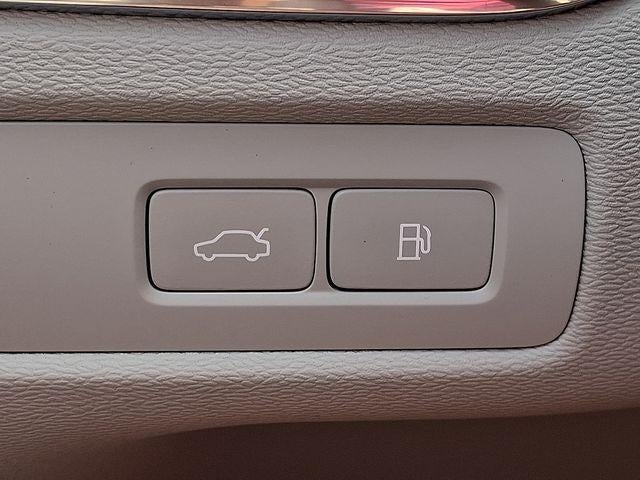 2023 Volvo XC60 Recharge Plug-In Hybrid T8 eAWD PHEV Ultimate Bright Theme