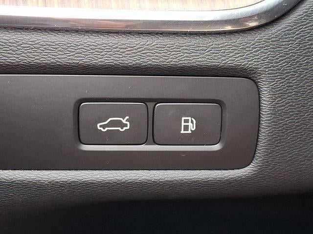 2024 Volvo XC60 Recharge Plug-In Hybrid T8 eAWD PHEV Plus Dark Theme