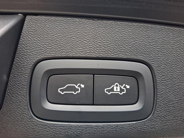2024 Volvo XC60 Recharge Plug-In Hybrid T8 eAWD PHEV Plus Dark Theme